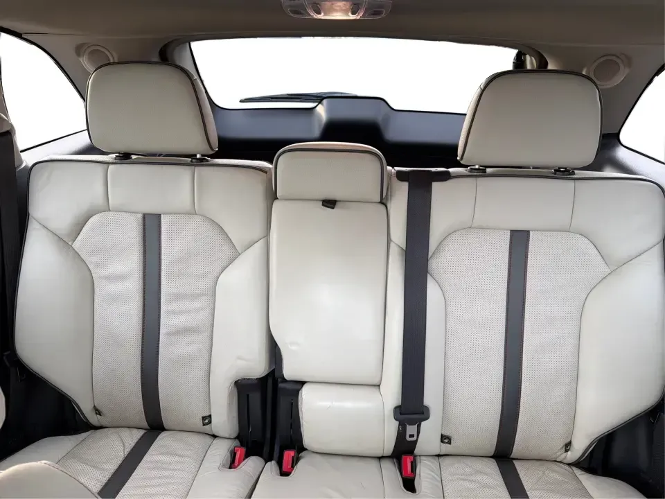 2014 Lincoln MKX Base (2LMDJ8JK2EB) with an 3.7L V6 DOHC 24V engine, 6-Speed Automatic transmission, located at 8750 N County Rd 25A, Piqua, OH, 45356, (937) 908-9800, 40.164391, -84.232513 - **Unleash Your Adventures with This 2014 Lincoln MKX at Advantage Car and Credit - Moraine!**<br /> <br /> Are you ready to elevate your driving experience? Whether you're commuting through the bustling roads of Moraine or embarking on weekend getaways to nearby attractions like the beautiful Dayton - Photo#14