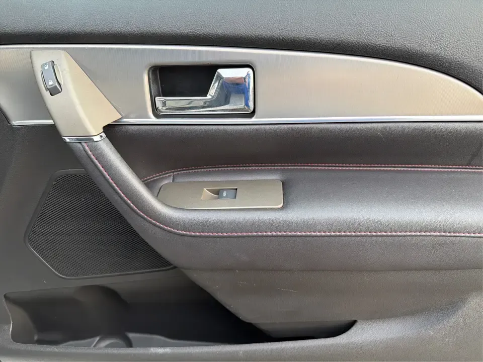 2014 Lincoln MKX Base (2LMDJ8JK2EB) with an 3.7L V6 DOHC 24V engine, 6-Speed Automatic transmission, located at 8750 N County Rd 25A, Piqua, OH, 45356, (937) 908-9800, 40.164391, -84.232513 - **Unleash Your Adventures with This 2014 Lincoln MKX at Advantage Car and Credit - Moraine!**<br /> <br /> Are you ready to elevate your driving experience? Whether you're commuting through the bustling roads of Moraine or embarking on weekend getaways to nearby attractions like the beautiful Dayton - Photo#20