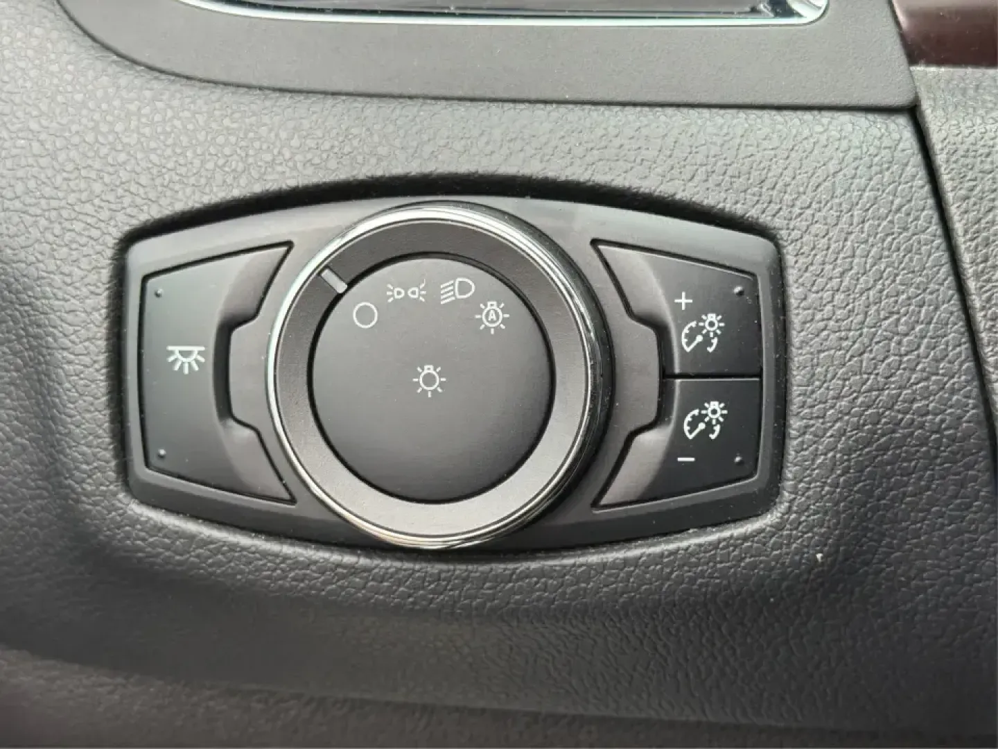 2013 Ford Edge Limited (2FMDK4KC5DB) with an 3.5L V-6 DOHC engine, 6-Speed Automatic transmission, located at 1951 S Dayton Lakeview Rd., New Carlisle, OH, 45344, (937) 908-9800, 39.890999, -84.050255 - ### Elevate Your Lifestyle with the 2013 Ford Edge Limited at Advantage Car and Credit in New Carlisle, OH!<br /> <br /> Are you ready to upgrade your family adventures, daily commutes, or weekend getaways? The 2013 Ford Edge Limited is here to transform your driving experience! With its sophisticat - Photo#17