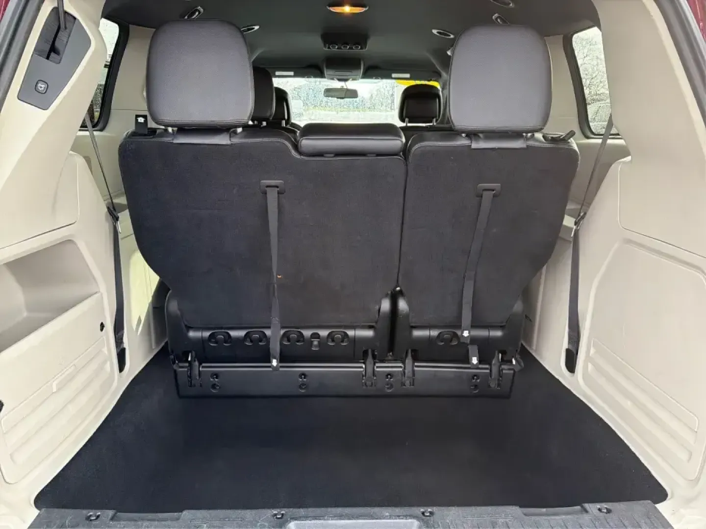 2017 Dodge Grand Caravan SXT (2C4RDGCG2HR) with an Pentastar 3.6L V-6 DOHC engine, 6A transmission, located at 8750 N County Rd 25A, Piqua, OH, 45356, (937) 908-9800, 40.164391, -84.232513 - Are you ready to elevate your family adventures or daily commutes with a vehicle that combines space, comfort, and reliability? Look no further than the 2017 Dodge Grand Caravan SXT, now available at Advantage Car and Credit in New Carlisle, OH. This versatile passenger van is perfect for growing fa - Photo#12