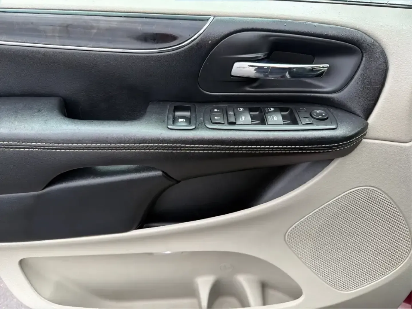 2017 Dodge Grand Caravan SXT (2C4RDGCG2HR) with an Pentastar 3.6L V-6 DOHC engine, 6A transmission, located at 8750 N County Rd 25A, Piqua, OH, 45356, (937) 908-9800, 40.164391, -84.232513 - Are you ready to elevate your family adventures or daily commutes with a vehicle that combines space, comfort, and reliability? Look no further than the 2017 Dodge Grand Caravan SXT, now available at Advantage Car and Credit in New Carlisle, OH. This versatile passenger van is perfect for growing fa - Photo#19