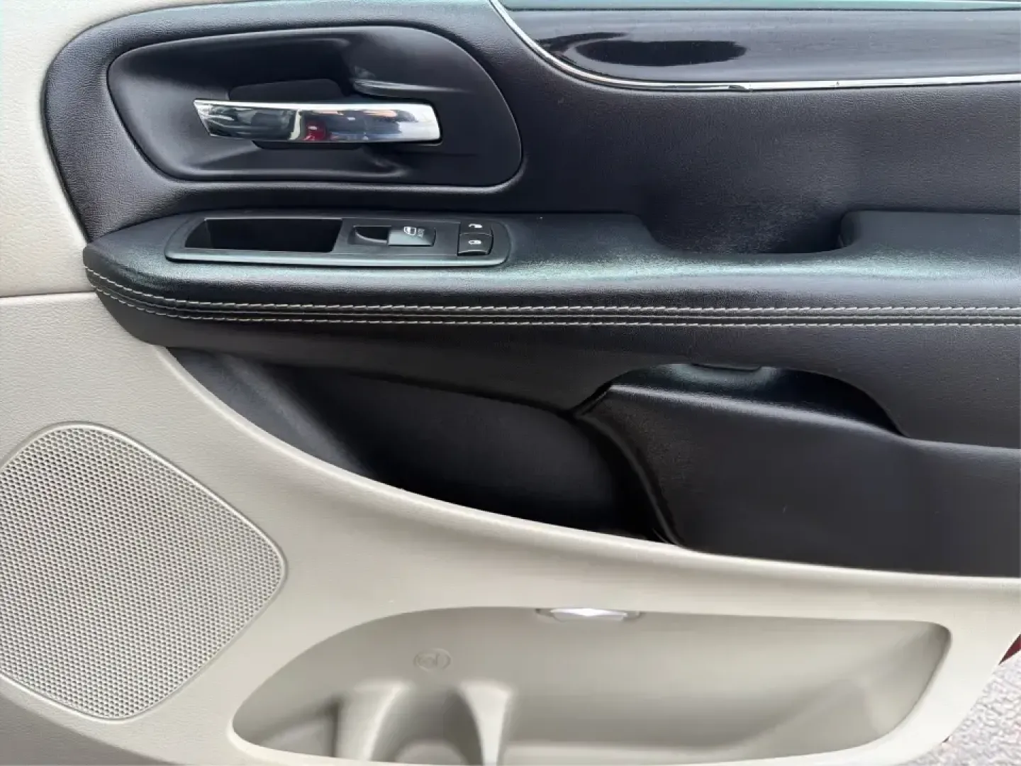 2017 Dodge Grand Caravan SXT (2C4RDGCG2HR) with an Pentastar 3.6L V-6 DOHC engine, 6A transmission, located at 8750 N County Rd 25A, Piqua, OH, 45356, (937) 908-9800, 40.164391, -84.232513 - Are you ready to elevate your family adventures or daily commutes with a vehicle that combines space, comfort, and reliability? Look no further than the 2017 Dodge Grand Caravan SXT, now available at Advantage Car and Credit in New Carlisle, OH. This versatile passenger van is perfect for growing fa - Photo#20