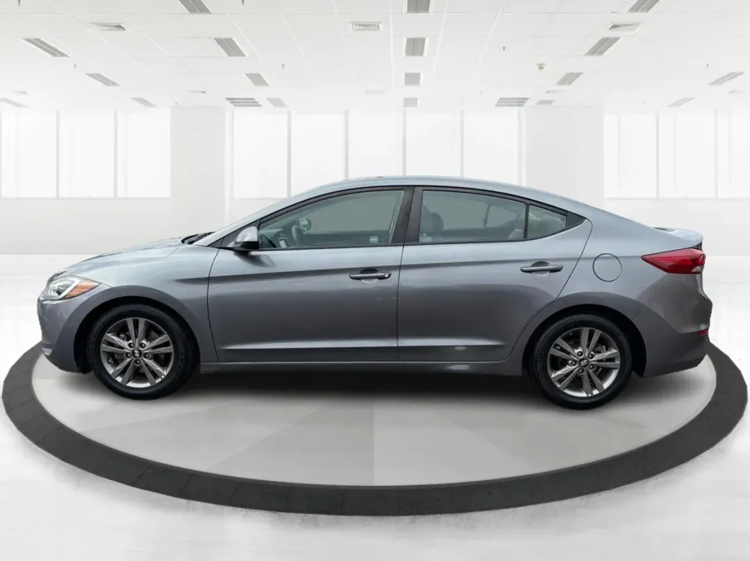 2018 Hyundai Elantra SEL (5NPD84LF2JH) with an Nu 2L I-4 DOHC engine, 6A transmission, located at 4508 South Dixie Dr, Moraine, OH, 45439, (937) 908-9800, 39.689976, -84.218452 - **Discover Your Next Adventure with the 2018 Hyundai Elantra SEL at Advantage Car and Credit - Troy**<br /> <br /> Are you in search of a reliable and stylish sedan for your daily commute, family outings, or weekend getaways? Look no further than the 2018 Hyundai Elantra SEL, available now at Advant - Photo#5