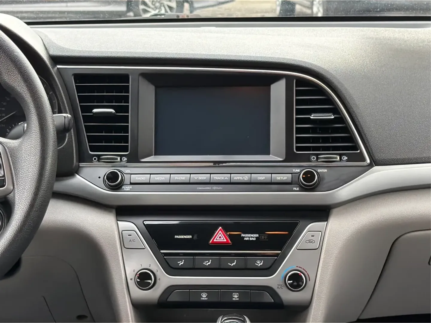 2018 Hyundai Elantra SEL (5NPD84LF2JH) with an Nu 2L I-4 DOHC engine, 6A transmission, located at 1951 S Dayton Lakeview Rd., New Carlisle, OH, 45344, (937) 908-9800, 39.890999, -84.050255 - **Discover Your Next Adventure with the 2018 Hyundai Elantra SEL at Advantage Car and Credit - Troy**<br /> <br /> Are you in search of a reliable and stylish sedan for your daily commute, family outings, or weekend getaways? Look no further than the 2018 Hyundai Elantra SEL, available now at Advant - Photo#13