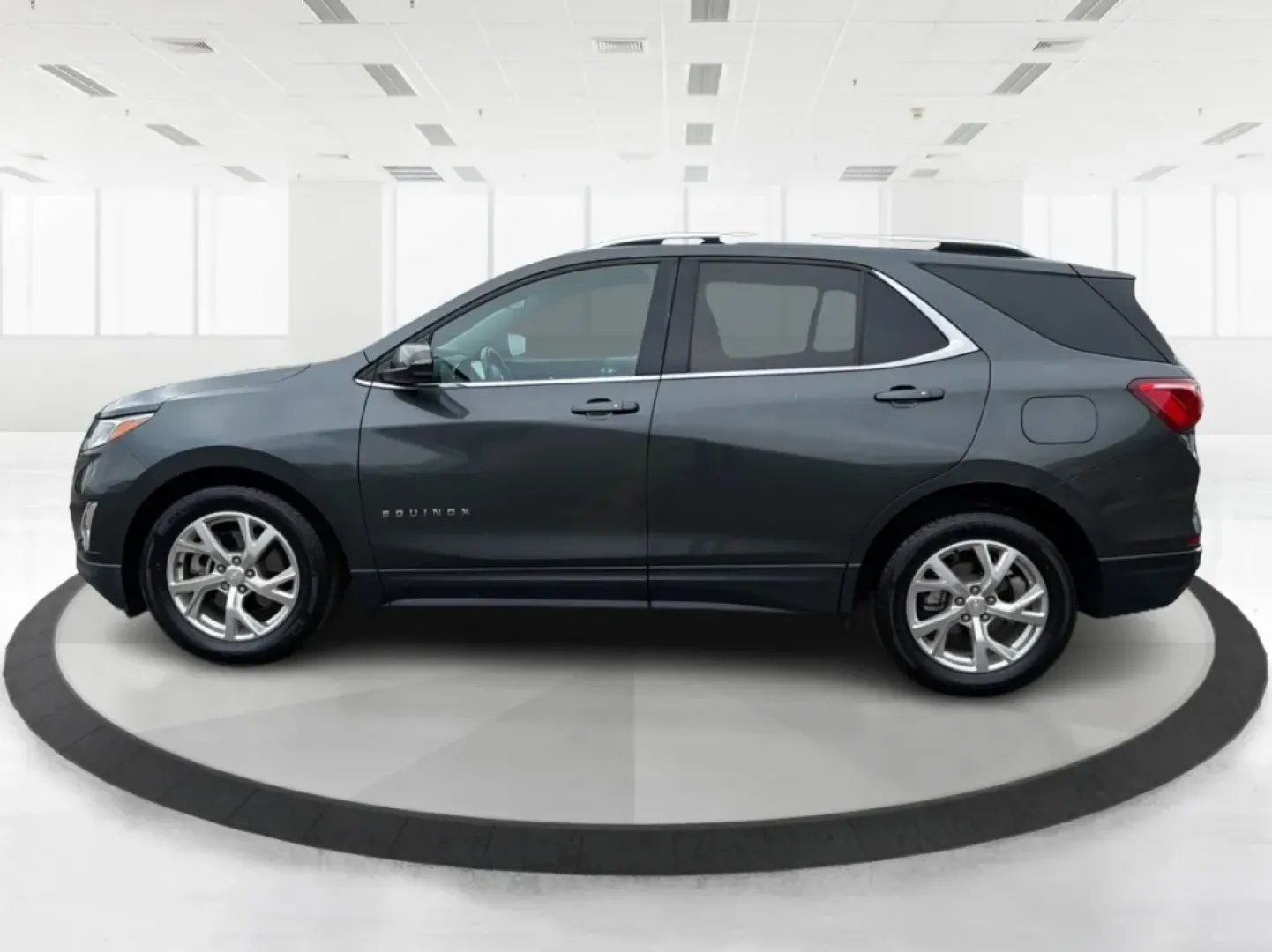 2018 Chevrolet Equinox LT (3GNAXTEX8JS) with an 2L I-4 gasoline direct injection engine, 6A transmission, located at 1230 East Main St, Xenia, OH, 45385, (937) 908-9800, 39.688026, -83.910172 - Are you ready for your next adventure? Whether you're embarking on a weekend getaway with family or tackling the daily commute with style, the 2018 Chevrolet Equinox LT is the perfect companion for all of life's journeys. This SUV, available at Advantage Car and Credit in Xenia, OH, combines versati - Photo#5