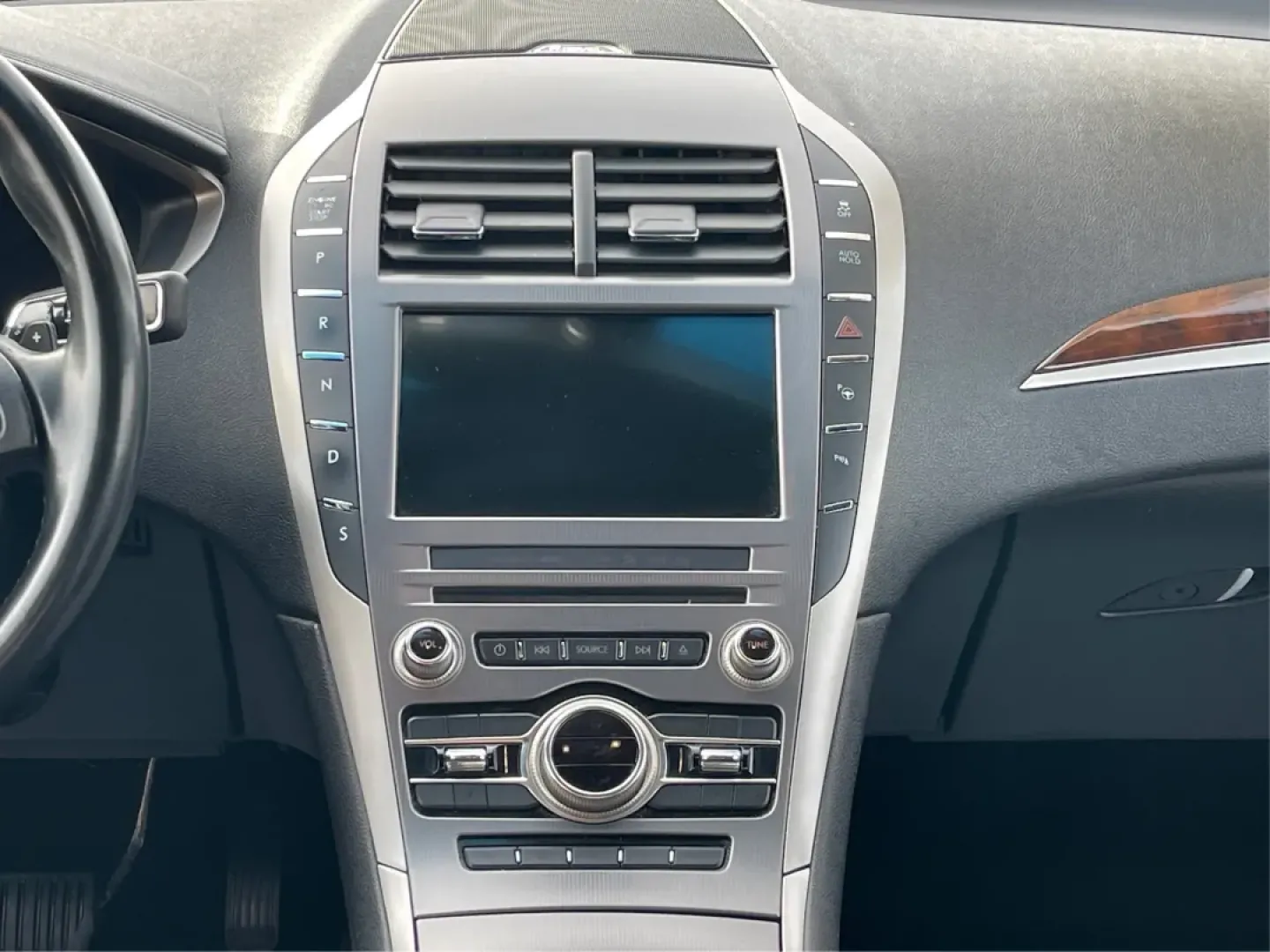 2017 Lincoln MKZ Reserve (3LN6L5FC1HR) with an 3.7L V6 DOHC 24V engine, 6A transmission, located at 1230 East Main St, Xenia, OH, 45385, (937) 908-9800, 39.688026, -83.910172 - Are you ready to elevate your daily commute or weekend getaways? Look no further than this stunning 2017 Lincoln MKZ Reserve, the perfect sedan for those who appreciate luxury and performance. At Advantage Car and Credit - Piqua, located at 8750 N County Rd 25A in Piqua, OH 45356, we offer flexible - Photo#13