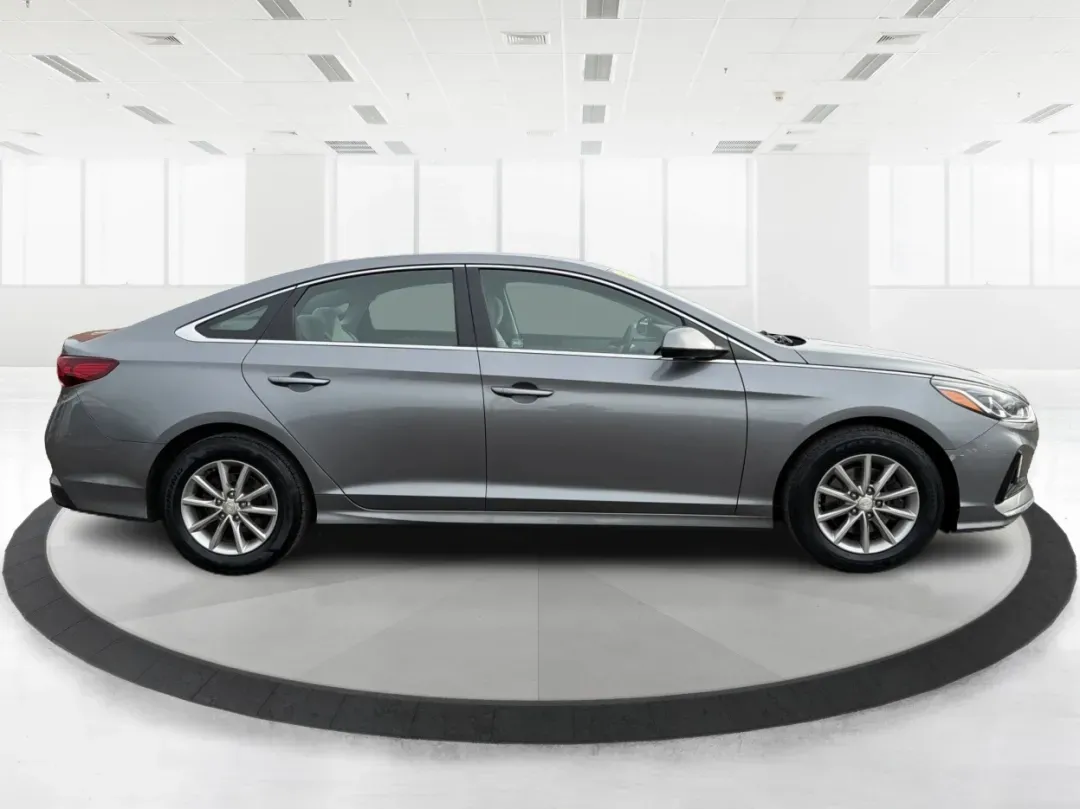 2018 Hyundai Sonata SE (5NPE24AF8JH) with an 2.4L I-4 gasoline direct injection engine, located at 8750 N County Rd 25A, Piqua, OH, 45356, (937) 908-9800, 40.164391, -84.232513 - **Elevate Your Daily Drive with the 2018 Hyundai Sonata SE Perfect for Commuters and Families Alike!**<br /> <br /> Are you looking for a reliable and stylish sedan that fits seamlessly into your busy lifestyle? Look no further than the 2018 Hyundai Sonata SE, available now at Advantage Car and Cre - Photo#1