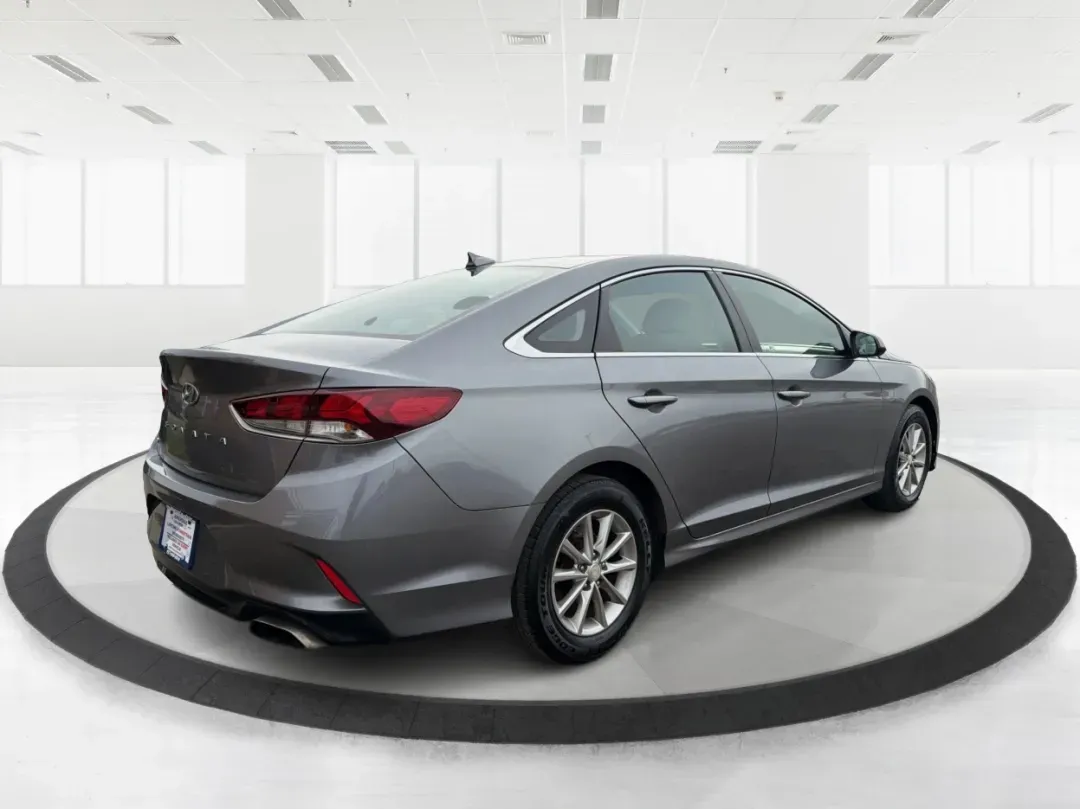 2018 Hyundai Sonata SE (5NPE24AF8JH) with an 2.4L I-4 gasoline direct injection engine, located at 8750 N County Rd 25A, Piqua, OH, 45356, (937) 908-9800, 40.164391, -84.232513 - **Elevate Your Daily Drive with the 2018 Hyundai Sonata SE Perfect for Commuters and Families Alike!**<br /> <br /> Are you looking for a reliable and stylish sedan that fits seamlessly into your busy lifestyle? Look no further than the 2018 Hyundai Sonata SE, available now at Advantage Car and Cre - Photo#2