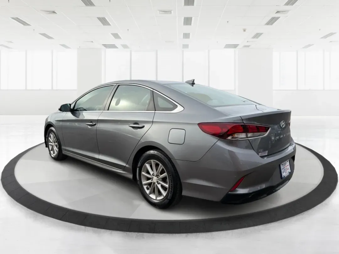 2018 Hyundai Sonata SE (5NPE24AF8JH) with an 2.4L I-4 gasoline direct injection engine, located at 8750 N County Rd 25A, Piqua, OH, 45356, (937) 908-9800, 40.164391, -84.232513 - **Elevate Your Daily Drive with the 2018 Hyundai Sonata SE Perfect for Commuters and Families Alike!**<br /> <br /> Are you looking for a reliable and stylish sedan that fits seamlessly into your busy lifestyle? Look no further than the 2018 Hyundai Sonata SE, available now at Advantage Car and Cre - Photo#4