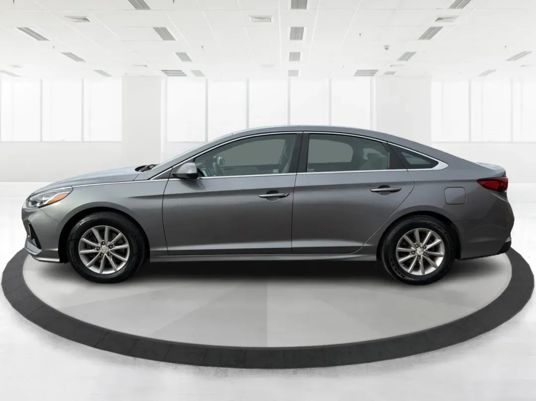 2018 Hyundai Sonata SE (5NPE24AF8JH) with an 2.4L I-4 gasoline direct injection engine, located at 8750 N County Rd 25A, Piqua, OH, 45356, (937) 908-9800, 40.164391, -84.232513 - **Elevate Your Daily Drive with the 2018 Hyundai Sonata SE Perfect for Commuters and Families Alike!**<br /> <br /> Are you looking for a reliable and stylish sedan that fits seamlessly into your busy lifestyle? Look no further than the 2018 Hyundai Sonata SE, available now at Advantage Car and Cre - Photo#5