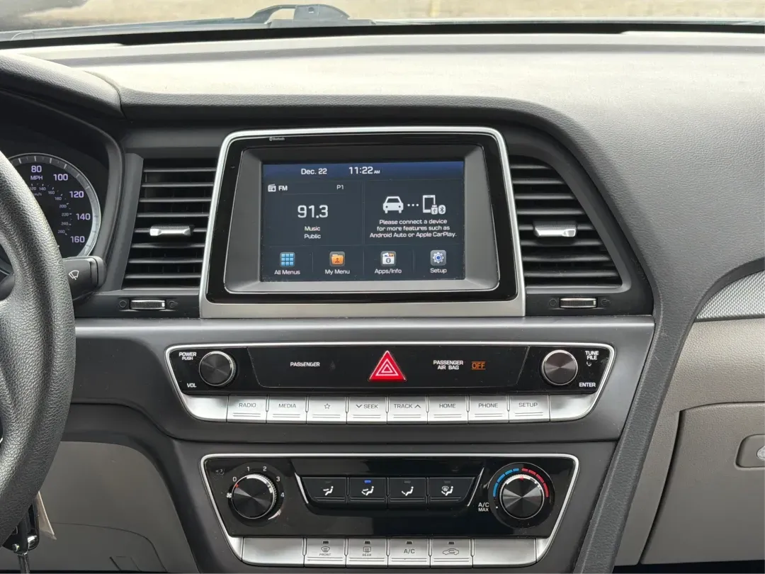 2018 Hyundai Sonata SE (5NPE24AF8JH) with an 2.4L I-4 gasoline direct injection engine, located at 8750 N County Rd 25A, Piqua, OH, 45356, (937) 908-9800, 40.164391, -84.232513 - **Elevate Your Daily Drive with the 2018 Hyundai Sonata SE Perfect for Commuters and Families Alike!**<br /> <br /> Are you looking for a reliable and stylish sedan that fits seamlessly into your busy lifestyle? Look no further than the 2018 Hyundai Sonata SE, available now at Advantage Car and Cre - Photo#11