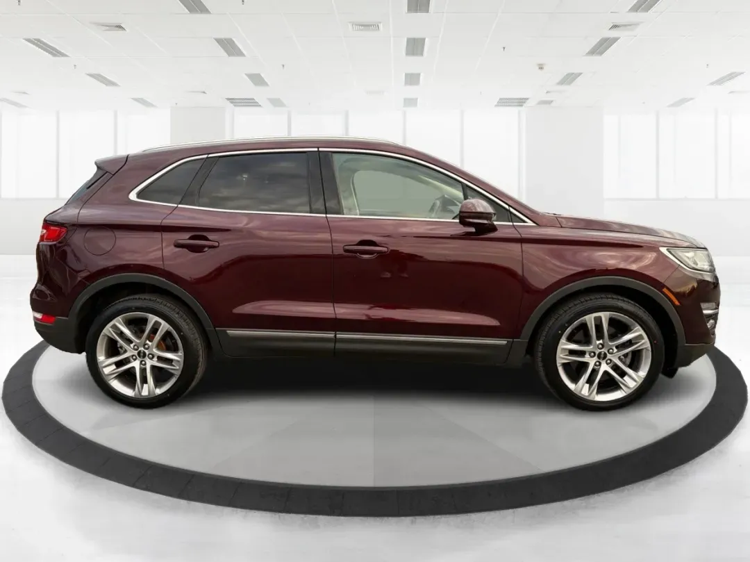 2016 Lincoln MKC Reserve (5LMCJ3D91GU) with an Other engine, located at 8750 N County Rd 25A, Piqua, OH, 45356, (937) 908-9800, 40.164391, -84.232513 - **Discover the Perfect Blend of Luxury and Functionality with the 2016 Lincoln MKC Reserve at Advantage Car and Credit - Piqua**<br /> <br /> Are you searching for a vehicle that seamlessly blends sophisticated style with everyday practicality? Look no further than the 2016 Lincoln MKC Reserve, avai - Photo#1
