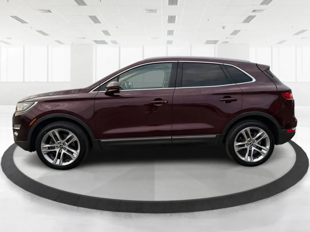 2016 Lincoln MKC Reserve (5LMCJ3D91GU) with an Other engine, located at 8750 N County Rd 25A, Piqua, OH, 45356, (937) 908-9800, 40.164391, -84.232513 - **Discover the Perfect Blend of Luxury and Functionality with the 2016 Lincoln MKC Reserve at Advantage Car and Credit - Piqua**<br /> <br /> Are you searching for a vehicle that seamlessly blends sophisticated style with everyday practicality? Look no further than the 2016 Lincoln MKC Reserve, avai - Photo#5