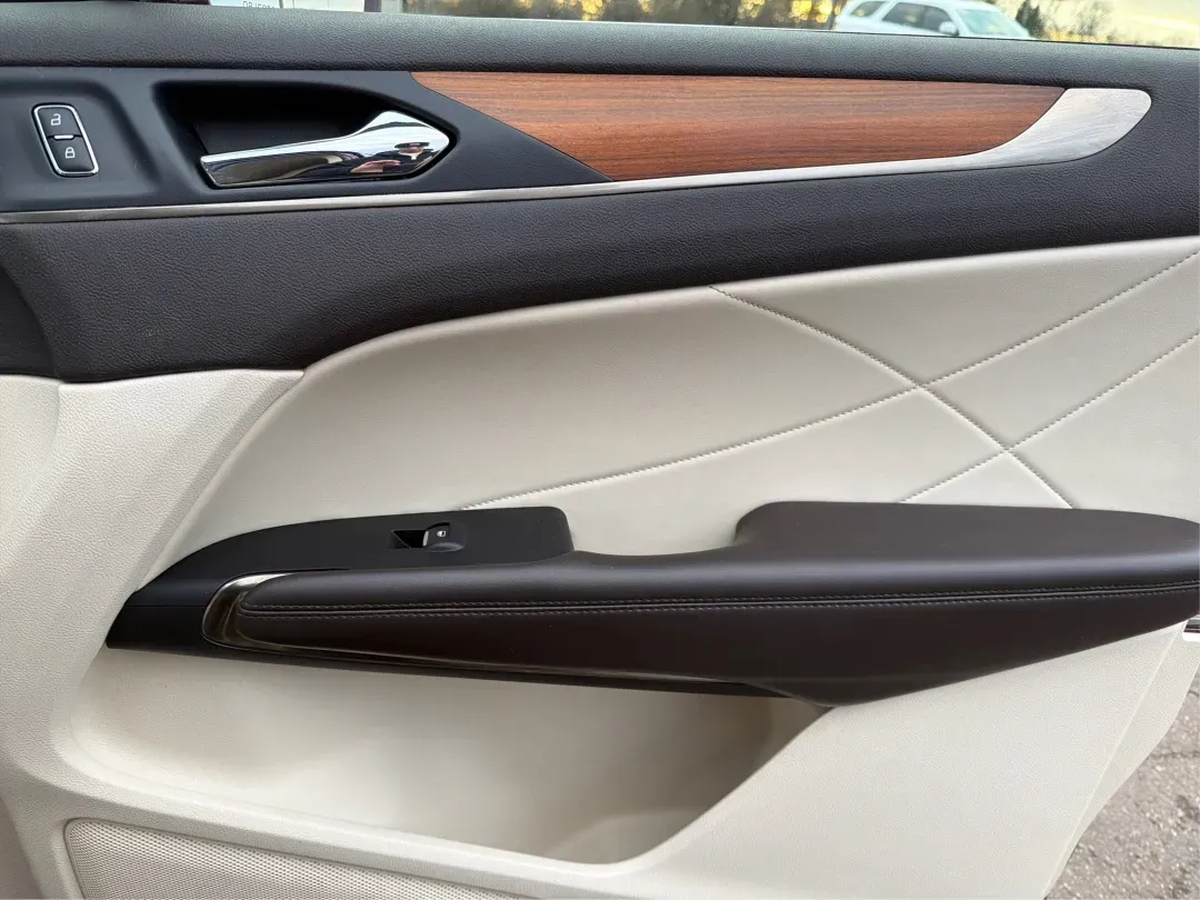 2016 Lincoln MKC Reserve (5LMCJ3D91GU) with an Other engine, located at 8750 N County Rd 25A, Piqua, OH, 45356, (937) 908-9800, 40.164391, -84.232513 - **Discover the Perfect Blend of Luxury and Functionality with the 2016 Lincoln MKC Reserve at Advantage Car and Credit - Piqua**<br /> <br /> Are you searching for a vehicle that seamlessly blends sophisticated style with everyday practicality? Look no further than the 2016 Lincoln MKC Reserve, avai - Photo#20