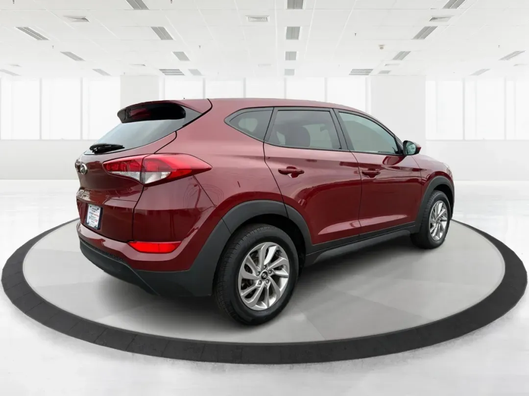 2018 Hyundai Tucson SE (KM8J23A42JU) with an Nu 2L I-4 gasoline direct injection engine, located at 8750 N County Rd 25A, Piqua, OH, 45356, (937) 908-9800, 40.164391, -84.232513 - **Explore the Open Road with the 2018 Hyundai Tucson at Advantage Car and Credit Piqua, OH**<br /> <br /> Are you ready to elevate your driving experience? Whether you're a growing family in need of extra space, a daily commuter looking for efficiency, or an adventure seeker craving weekend road tr - Photo#2