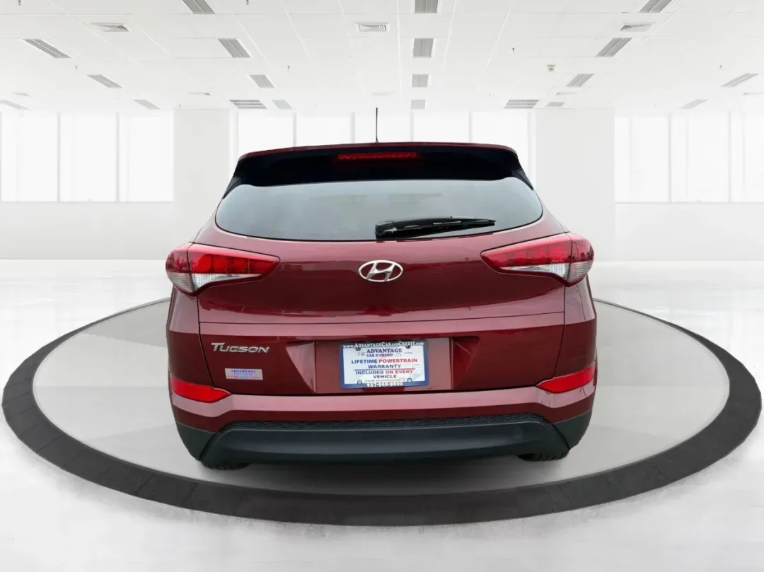 2018 Hyundai Tucson SE (KM8J23A42JU) with an Nu 2L I-4 gasoline direct injection engine, located at 8750 N County Rd 25A, Piqua, OH, 45356, (937) 908-9800, 40.164391, -84.232513 - **Explore the Open Road with the 2018 Hyundai Tucson at Advantage Car and Credit Piqua, OH**<br /> <br /> Are you ready to elevate your driving experience? Whether you're a growing family in need of extra space, a daily commuter looking for efficiency, or an adventure seeker craving weekend road tr - Photo#3