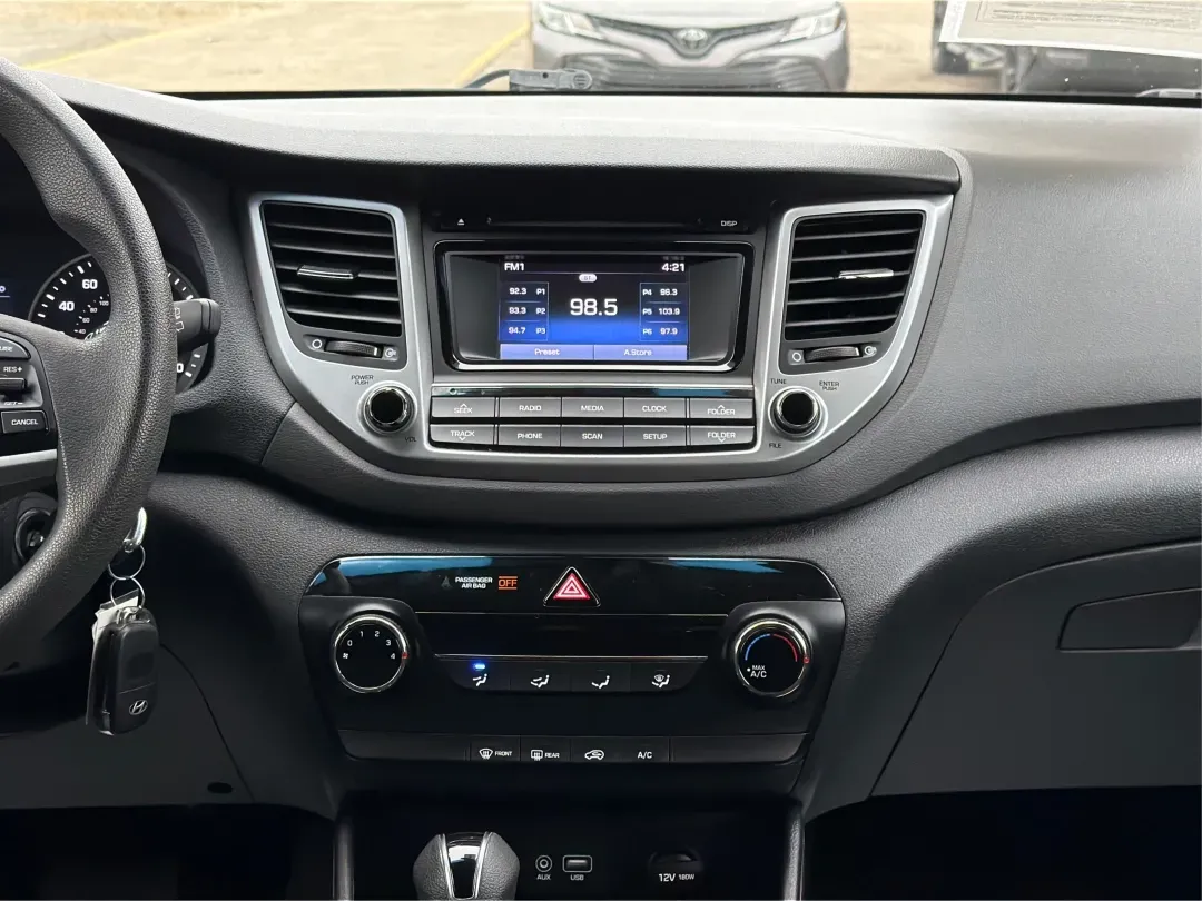 2018 Hyundai Tucson SE (KM8J23A42JU) with an Nu 2L I-4 gasoline direct injection engine, located at 8750 N County Rd 25A, Piqua, OH, 45356, (937) 908-9800, 40.164391, -84.232513 - **Explore the Open Road with the 2018 Hyundai Tucson at Advantage Car and Credit Piqua, OH**<br /> <br /> Are you ready to elevate your driving experience? Whether you're a growing family in need of extra space, a daily commuter looking for efficiency, or an adventure seeker craving weekend road tr - Photo#13