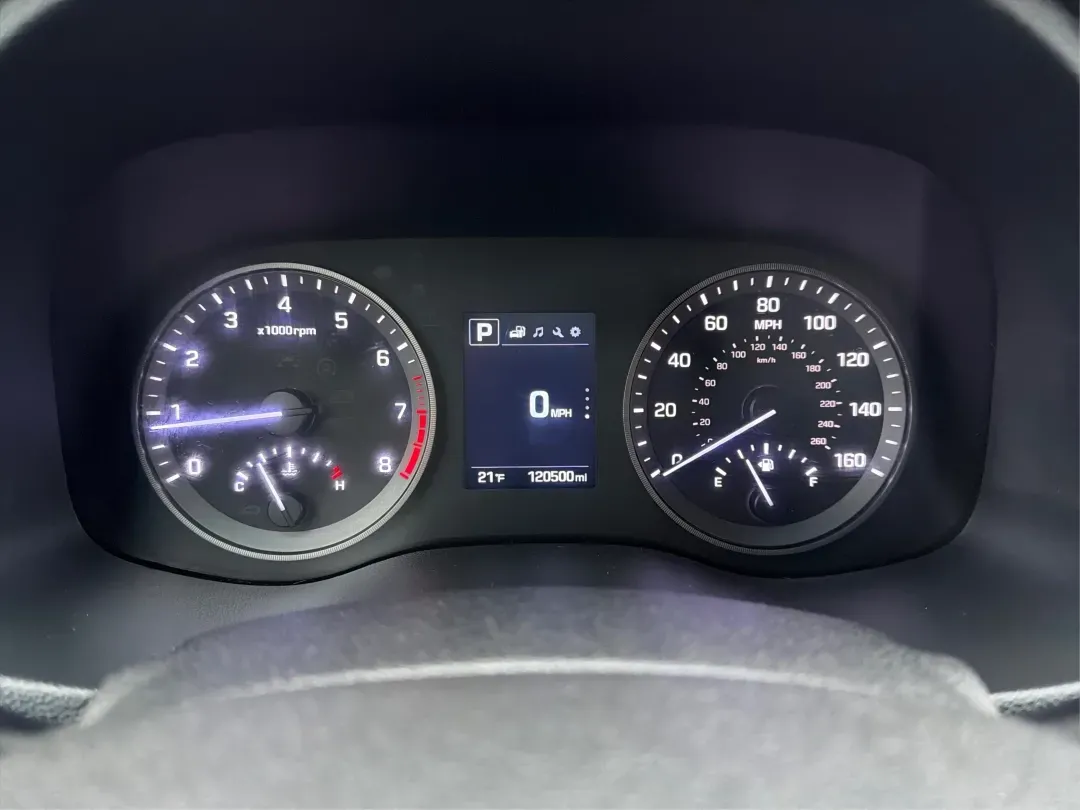 2018 Hyundai Tucson SE (KM8J23A42JU) with an Nu 2L I-4 gasoline direct injection engine, located at 8750 N County Rd 25A, Piqua, OH, 45356, (937) 908-9800, 40.164391, -84.232513 - **Explore the Open Road with the 2018 Hyundai Tucson at Advantage Car and Credit Piqua, OH**<br /> <br /> Are you ready to elevate your driving experience? Whether you're a growing family in need of extra space, a daily commuter looking for efficiency, or an adventure seeker craving weekend road tr - Photo#15