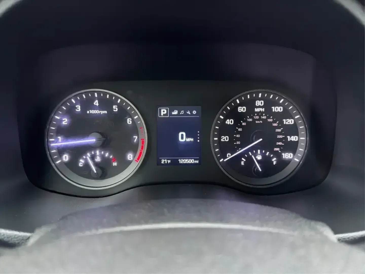 2018 Hyundai Tucson SE (KM8J23A42JU) with an Nu 2L I-4 gasoline direct injection engine, 6A transmission, located at 8750 N County Rd 25A, Piqua, OH, 45356, (937) 908-9800, 40.164391, -84.232513 - **Explore the Open Road with the 2018 Hyundai Tucson at Advantage Car and Credit Piqua, OH**<br /> <br /> Are you ready to elevate your driving experience? Whether you're a growing family in need of extra space, a daily commuter looking for efficiency, or an adventure seeker craving weekend road tr - Photo#15