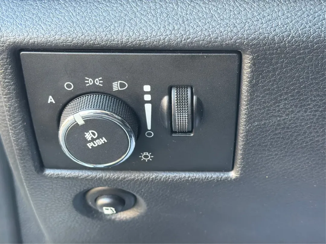 2011 Jeep Grand Cherokee Limited (1J4RR5GG7BC) with an Other engine, located at 1951 S Dayton Lakeview Rd., New Carlisle, OH, 45344, (937) 908-9800, 39.890999, -84.050255 - **Experience the Ultimate Adventure with This 2011 Jeep Grand Cherokee Limited!**<br /> <br /> Are you ready to elevate your weekend adventures and daily commutes? The 2011 Jeep Grand Cherokee Limited is designed for those who crave both versatility and luxury, making it the perfect choice for famil - Photo#17