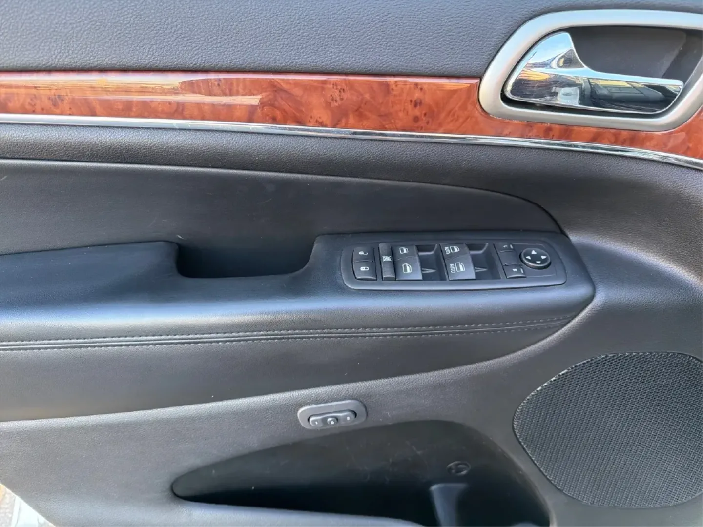 2011 Jeep Grand Cherokee Limited (1J4RR5GG7BC) with an Other engine, located at 1951 S Dayton Lakeview Rd., New Carlisle, OH, 45344, (937) 908-9800, 39.890999, -84.050255 - **Experience the Ultimate Adventure with This 2011 Jeep Grand Cherokee Limited!**<br /> <br /> Are you ready to elevate your weekend adventures and daily commutes? The 2011 Jeep Grand Cherokee Limited is designed for those who crave both versatility and luxury, making it the perfect choice for famil - Photo#19