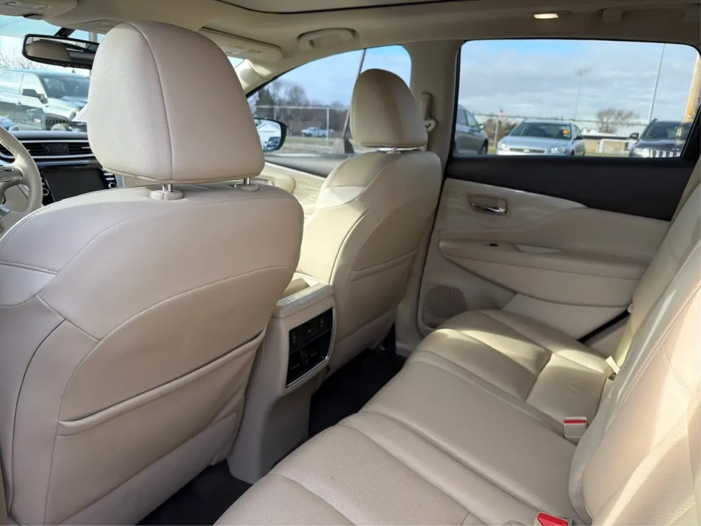 2018 Nissan Murano Platinum (5N1AZ2MGXJN) with an 3.5L V-6 DOHC engine, CVT transmission, located at 880 E. National Road, Vandalia, OH, 45377, (937) 908-9800, 39.891918, -84.183594 - **Adventure Awaits with the 2018 Nissan Murano Platinum at Advantage Car and Credit - Vandalia!**<br /> <br /> Are you ready to elevate your driving experience while enjoying the perfect blend of style, comfort, and reliability? The 2018 Nissan Murano Platinum is not just a vehicle; it's the key to - Photo#10