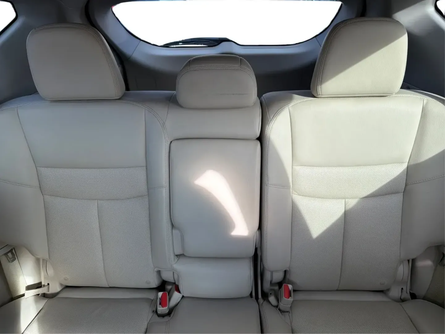 2018 Nissan Murano Platinum (5N1AZ2MGXJN) with an 3.5L V-6 DOHC engine, CVT transmission, located at 880 E. National Road, Vandalia, OH, 45377, (937) 908-9800, 39.891918, -84.183594 - **Adventure Awaits with the 2018 Nissan Murano Platinum at Advantage Car and Credit - Vandalia!**<br /> <br /> Are you ready to elevate your driving experience while enjoying the perfect blend of style, comfort, and reliability? The 2018 Nissan Murano Platinum is not just a vehicle; it's the key to - Photo#14