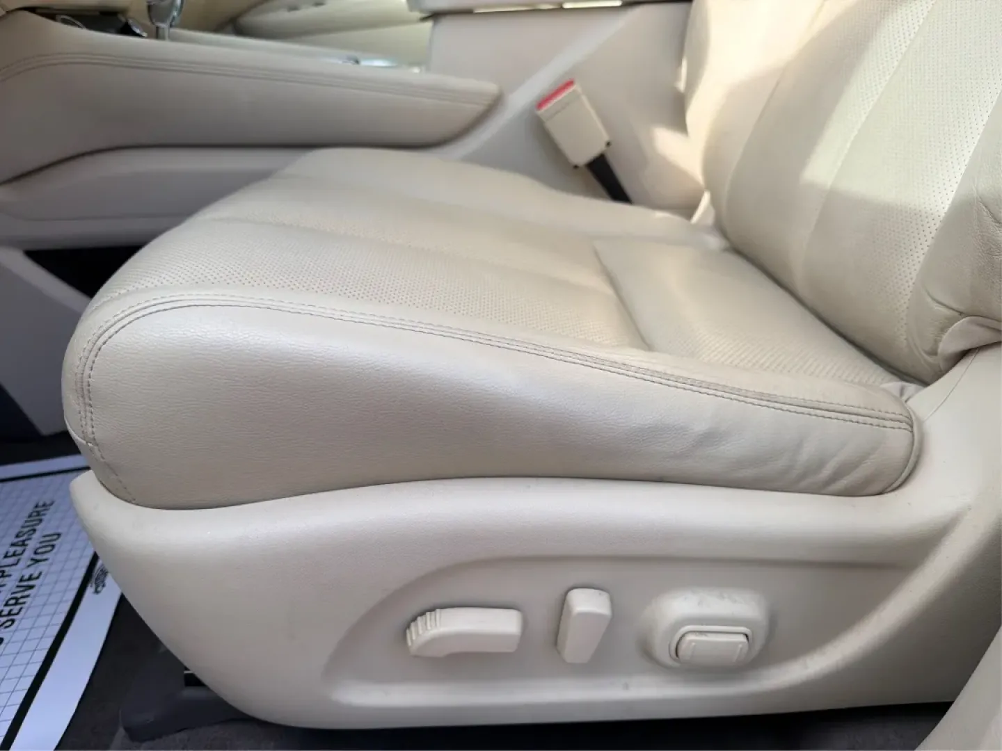 2018 Nissan Murano Platinum (5N1AZ2MGXJN) with an 3.5L V-6 DOHC engine, CVT transmission, located at 880 E. National Road, Vandalia, OH, 45377, (937) 908-9800, 39.891918, -84.183594 - **Adventure Awaits with the 2018 Nissan Murano Platinum at Advantage Car and Credit - Vandalia!**<br /> <br /> Are you ready to elevate your driving experience while enjoying the perfect blend of style, comfort, and reliability? The 2018 Nissan Murano Platinum is not just a vehicle; it's the key to - Photo#17