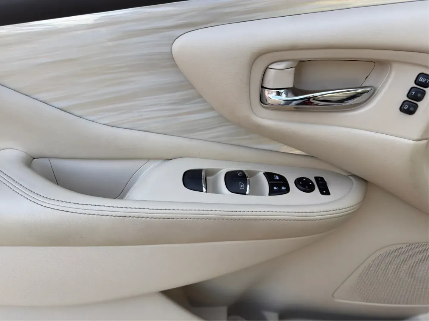 2018 Nissan Murano Platinum (5N1AZ2MGXJN) with an 3.5L V-6 DOHC engine, CVT transmission, located at 880 E. National Road, Vandalia, OH, 45377, (937) 908-9800, 39.891918, -84.183594 - **Adventure Awaits with the 2018 Nissan Murano Platinum at Advantage Car and Credit - Vandalia!**<br /> <br /> Are you ready to elevate your driving experience while enjoying the perfect blend of style, comfort, and reliability? The 2018 Nissan Murano Platinum is not just a vehicle; it's the key to - Photo#18