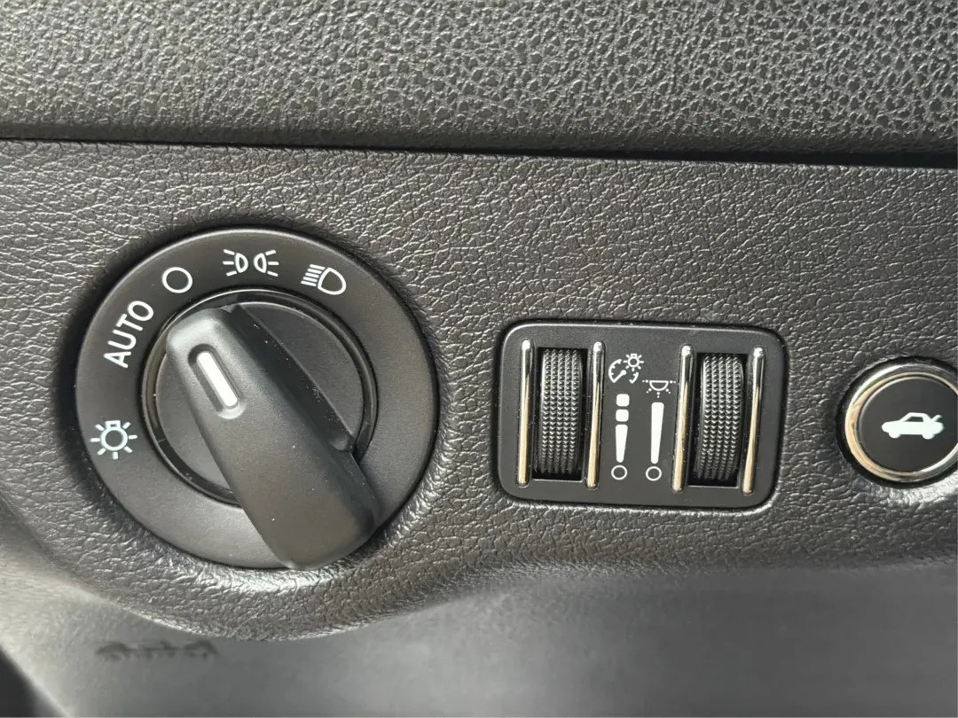 2015 Dodge Charger SE (2C3CDXBG3FH) with an 3.6L V-6 DOHC engine, located at 8750 N County Rd 25A, Piqua, OH, 45356, (937) 908-9800, 40.164391, -84.232513 - Experience the thrill of the open road with the 2015 Dodge Charger SE, a powerful sedan that perfectly balances performance and comfort. This vehicle is an ideal choice for those looking to elevate their daily commute or make unforgettable road trips. Whether you're navigating through the charming s - Photo#17