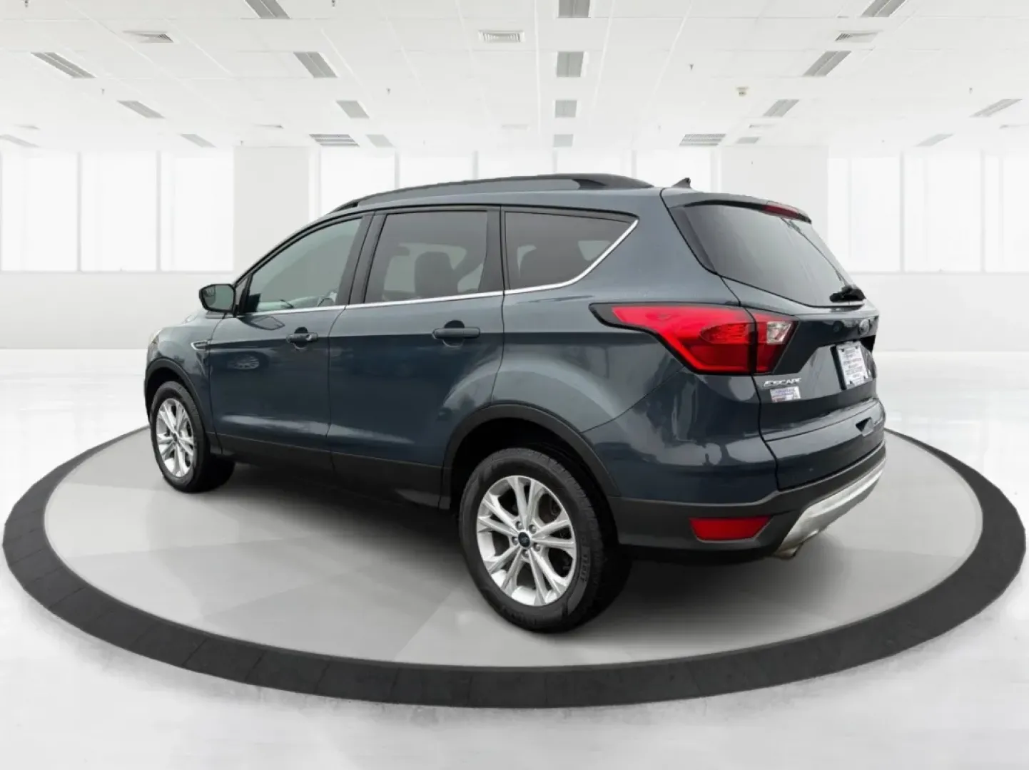 2019 Ford Escape SEL 4WD (1FMCU9HD4KU) with an 1.5L L4 DOHC 16V engine, 6-Speed Automatic transmission, located at 4508 South Dixie Dr, Moraine, OH, 45439, (937) 908-9800, 39.689976, -84.218452 - **Adventure Awaits in the 2019 Ford Escape SEL 4WD: Your Next Family SUV!**<br /> <br /> Embrace the thrill of adventure without compromising comfort and safety with the 2019 Ford Escape SEL 4WD, now available at Advantage Car and Credit - Moraine. Perfect for growing families or anyone seeking a ve - Photo#4