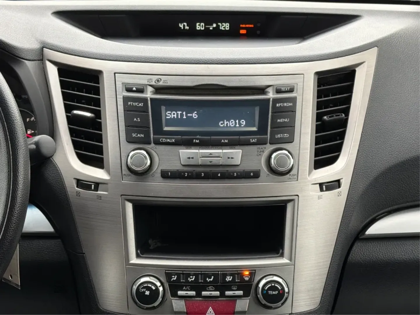 2014 Subaru Outback 2.5i (4S4BRCAC5E3) with an 2.5L H-4 DOHC engine, Continuously Variable Transmission (CVT) transmission, located at 1230 East Main St, Xenia, OH, 45385, (937) 908-9800, 39.688026, -83.910172 - **Adventure Awaits with the 2014 Subaru Outback 2.5i at Advantage Car and Credit - Xenia!**<br /> <br /> Are you ready to elevate your lifestyle with a vehicle designed for both comfort and adventure? The 2014 Subaru Outback 2.5i is your perfect companion for weekend getaways, family road trips, or - Photo#13