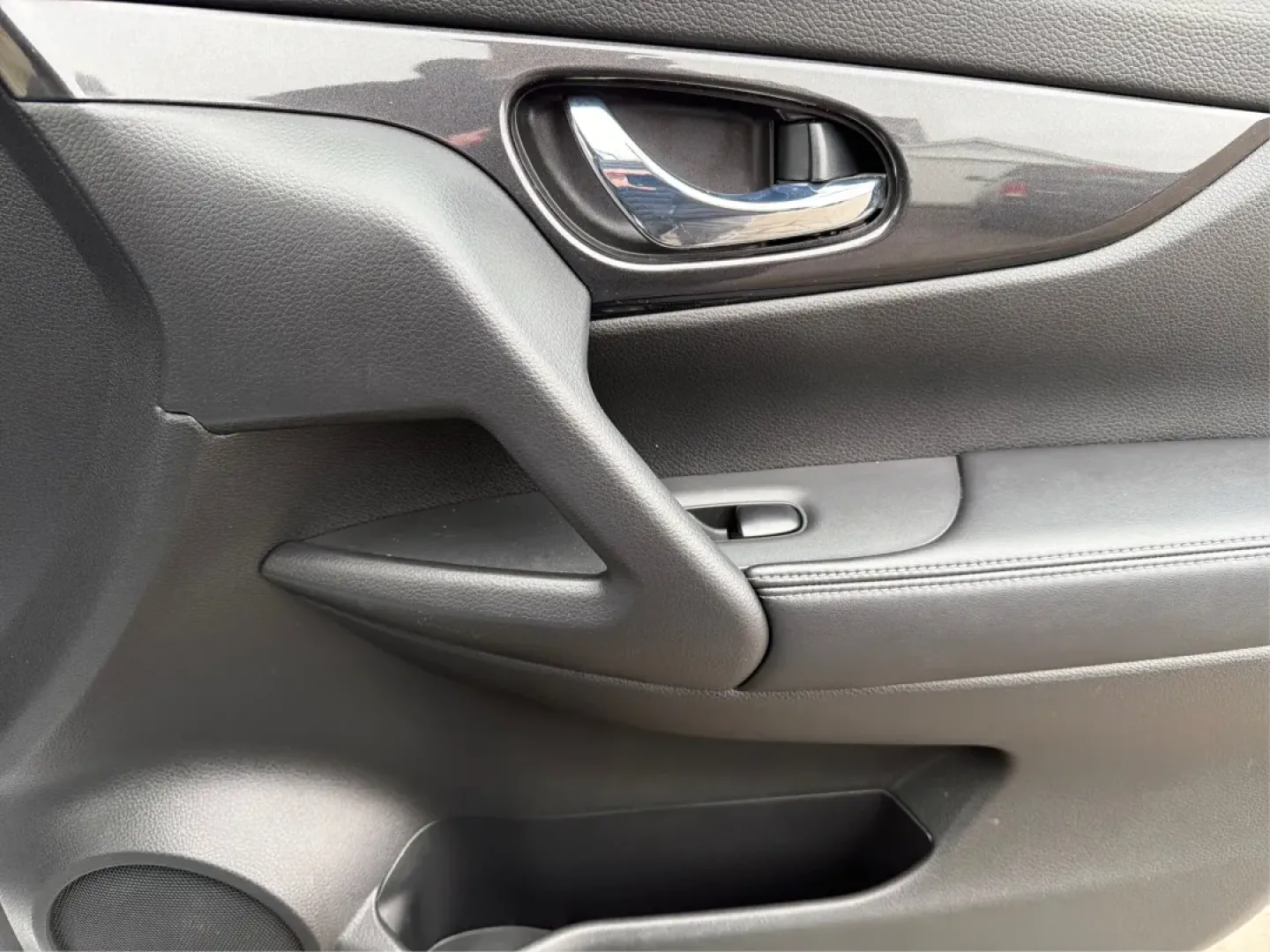 2017 Nissan Rogue SV (JN8AT2MV5HW) with an 2.5L I-4 DOHC engine, located at 401 Woodman Dr, Riverside, OH, 45431, (937) 908-9800, 39.760899, -84.123421 - **Explore the Open Road with the 2017 Nissan Rogue SV Your Perfect Family SUV!**<br /> <br /> Are you looking for a vehicle that effortlessly combines style, practicality, and versatility? The 2017 Nissan Rogue SV is the ultimate choice for growing families and adventure seekers alike. With its spa - Photo#19