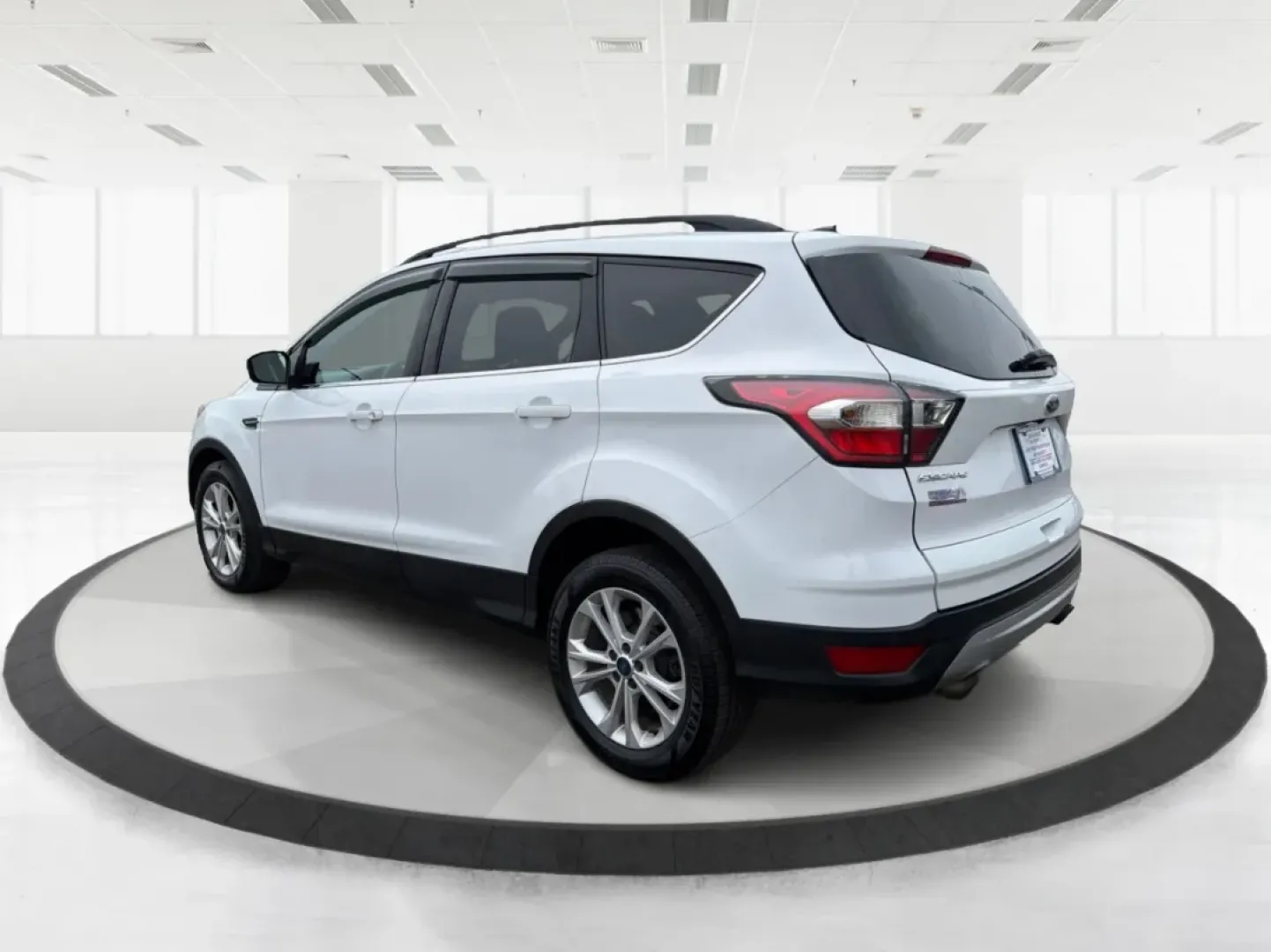 2017 Ford Escape SE (1FMCU0GDXHU) with an 1.5L L4 DOHC 16V engine, 6A transmission, located at 1184 Kauffman Ave, Fairborn, OH, 45324, (937) 908-9800, 39.807072, -84.030914 - ### Discover Your Next Adventure with the 2017 Ford Escape SE at Advantage Car and Credit - Fairborn<br /> <br /> Are you ready to elevate your daily commute or embark on your next weekend adventure? Look no further than the **2017 Ford Escape SE**, now available at **Advantage Car and Credit** in F - Photo#4