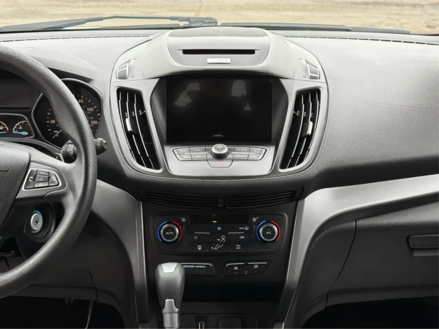 2017 Ford Escape SE (1FMCU0GDXHU) with an 1.5L L4 DOHC 16V engine, 6A transmission, located at 1184 Kauffman Ave, Fairborn, OH, 45324, (937) 908-9800, 39.807072, -84.030914 - ### Discover Your Next Adventure with the 2017 Ford Escape SE at Advantage Car and Credit - Fairborn<br /> <br /> Are you ready to elevate your daily commute or embark on your next weekend adventure? Look no further than the **2017 Ford Escape SE**, now available at **Advantage Car and Credit** in F - Photo#13