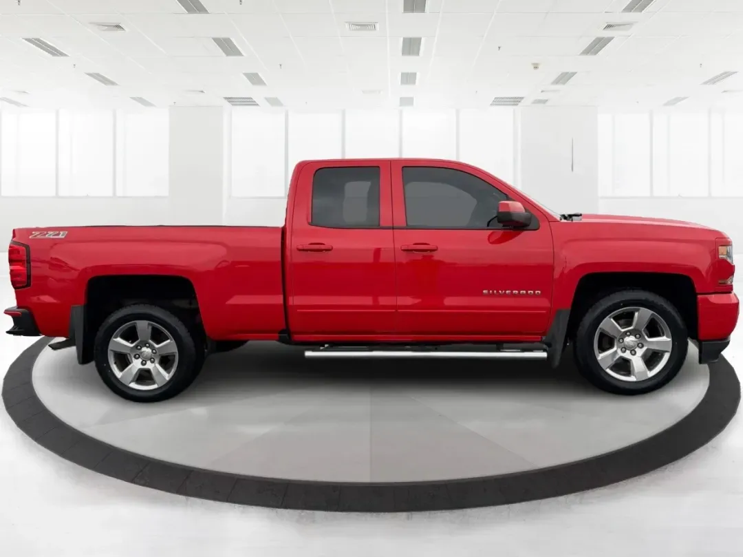2017 Chevrolet Silverado 1500 2LT (1GCVKREC2HZ) with an EcoTec3 4.3L V-6 gasoline direct injection engine, located at 1184 Kauffman Ave, Fairborn, OH, 45324, (937) 908-9800, 39.807072, -84.030914 - 2017 Chevrolet Silverado 1500 2LT - Photo#1