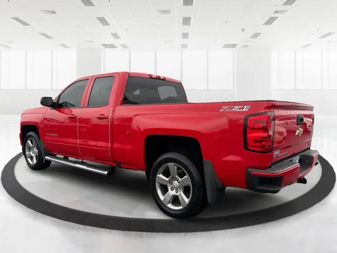 2017 Chevrolet Silverado 1500 2LT (1GCVKREC2HZ) with an EcoTec3 4.3L V-6 gasoline direct injection engine, located at 1184 Kauffman Ave, Fairborn, OH, 45324, (937) 908-9800, 39.807072, -84.030914 - 2017 Chevrolet Silverado 1500 2LT - Photo#4