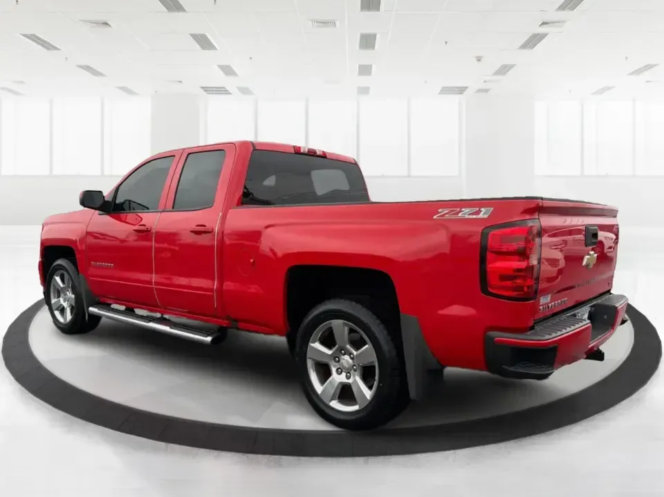 2017 Chevrolet Silverado 1500 2LT (1GCVKREC2HZ) with an EcoTec3 4.3L V-6 gasoline direct injection engine, 6A transmission, located at 1184 Kauffman Ave, Fairborn, OH, 45324, (937) 908-9800, 39.807072, -84.030914 - **Unleash Adventure with the 2017 Chevrolet Silverado 1500 at Advantage Car and Credit Moraine, OH!**<br /> <br /> Are you ready to conquer your daily commute or embark on thrilling weekend adventures? The 2017 Chevrolet Silverado 1500 is more than just a truck; it's a lifestyle choice perfect for - Photo#4