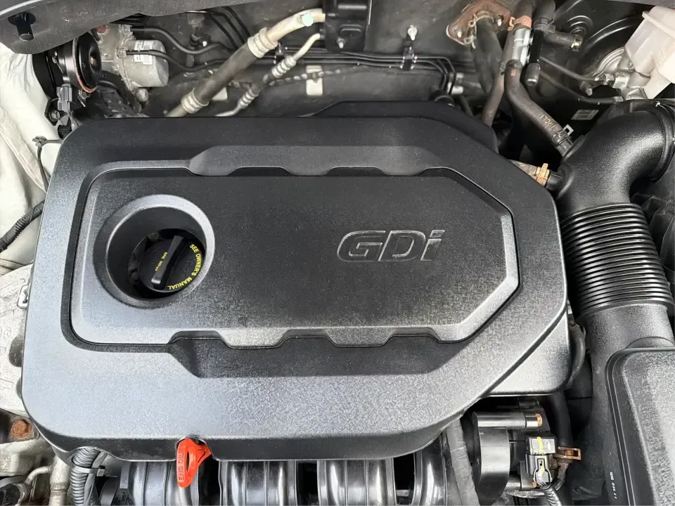 2017 Hyundai Santa Fe 2.4L (5NMZTDLB2HH) with an Theta II 2.4L I-4 gasoline direct injection engine, 6A transmission, located at 1951 S Dayton Lakeview Rd., New Carlisle, OH, 45344, (937) 908-9800, 39.890999, -84.050255 - **Elevate Your Family Adventures with the 2017 Hyundai Santa Fe at Advantage Car and Credit!**<br /> <br /> Are you searching for the perfect vehicle to accommodate your growing family or to enhance your weekend getaways? Look no further! The 2017 Hyundai Santa Fe is a versatile and spacious SUV des - Photo#11