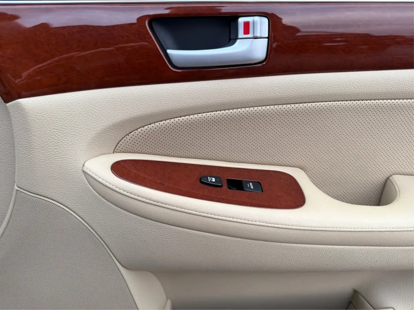 2014 Hyundai Genesis 3.8 (KMHGC4DD8EU) with an 3.8L V-6 gasoline direct injection engine, 6-Speed Automatic transmission, located at 880 E. National Road, Vandalia, OH, 45377, (937) 908-9800, 39.891918, -84.183594 - Elevate your lifestyle with the perfect blend of luxury and reliability! Introducing the stunning 2014 Hyundai Genesis 3.8, a sedan that effortlessly merges comfort with performance. This vehicle is ideal for those who seek a refined driving experience, whether you're commuting to work, picking up t - Photo#19