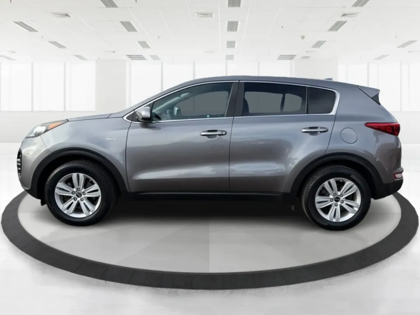 2017 Kia Sportage LX (KNDPMCAC2H7) with an Theta II 2.4L I-4 gasoline direct injection engine, 6A transmission, located at 1230 East Main St, Xenia, OH, 45385, (937) 908-9800, 39.688026, -83.910172 - **Adventure Awaits with the 2017 Kia Sportage LX at Advantage Car and Credit - Riverside!**<br /> <br /> Are you looking for a versatile crossover that seamlessly fits into your active lifestyle? The 2017 Kia Sportage LX is your ticket to weekend adventures, family road trips, and daily commutes. Wi - Photo#5