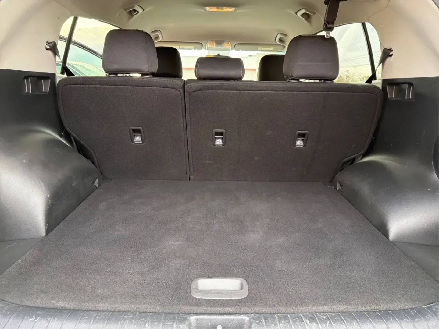 2017 Kia Sportage LX (KNDPMCAC2H7) with an Theta II 2.4L I-4 gasoline direct injection engine, 6A transmission, located at 1230 East Main St, Xenia, OH, 45385, (937) 908-9800, 39.688026, -83.910172 - **Adventure Awaits with the 2017 Kia Sportage LX at Advantage Car and Credit - Riverside!**<br /> <br /> Are you looking for a versatile crossover that seamlessly fits into your active lifestyle? The 2017 Kia Sportage LX is your ticket to weekend adventures, family road trips, and daily commutes. Wi - Photo#11