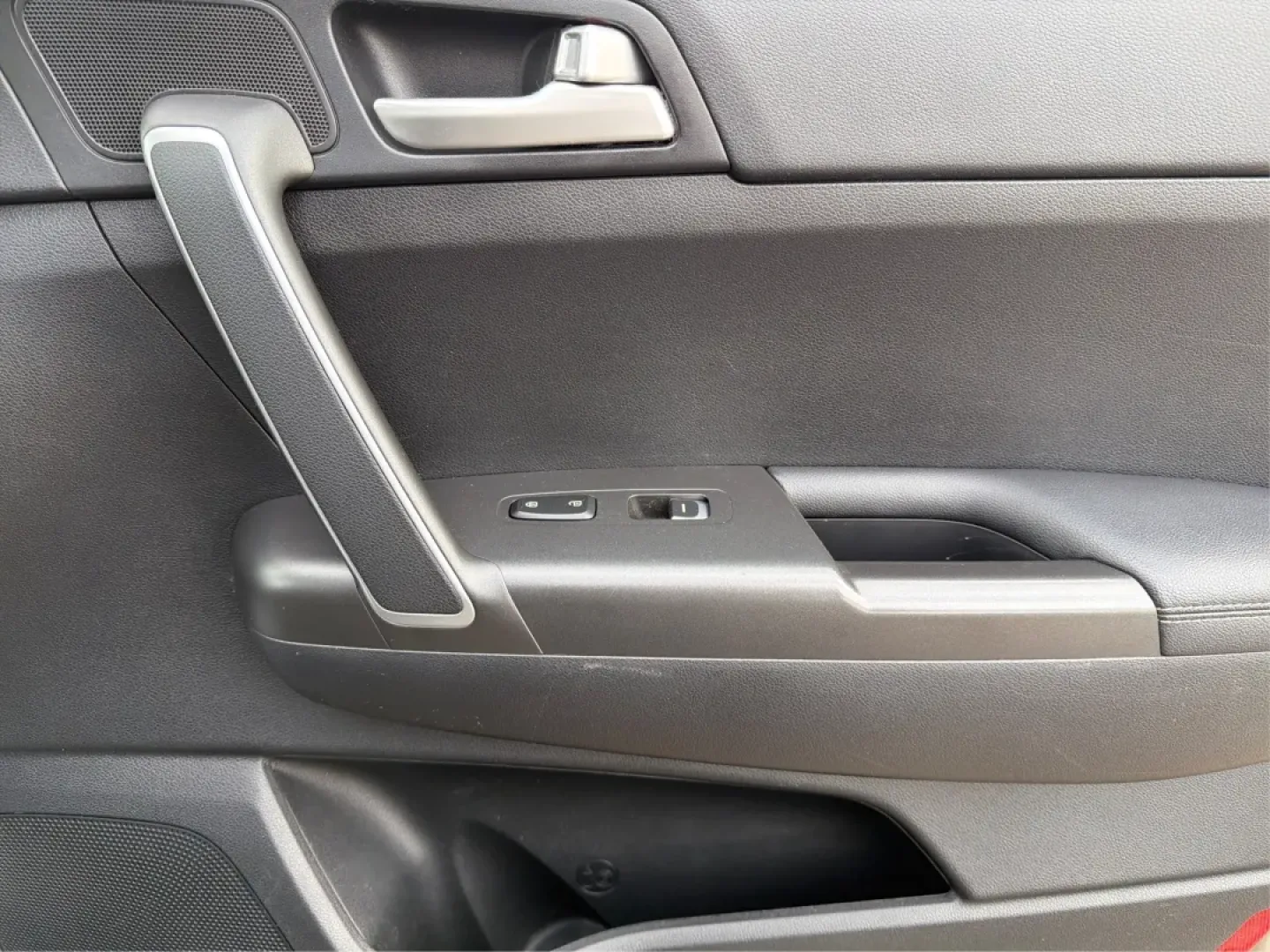 2017 Kia Sportage LX (KNDPMCAC2H7) with an Theta II 2.4L I-4 gasoline direct injection engine, 6A transmission, located at 1230 East Main St, Xenia, OH, 45385, (937) 908-9800, 39.688026, -83.910172 - **Adventure Awaits with the 2017 Kia Sportage LX at Advantage Car and Credit - Riverside!**<br /> <br /> Are you looking for a versatile crossover that seamlessly fits into your active lifestyle? The 2017 Kia Sportage LX is your ticket to weekend adventures, family road trips, and daily commutes. Wi - Photo#18