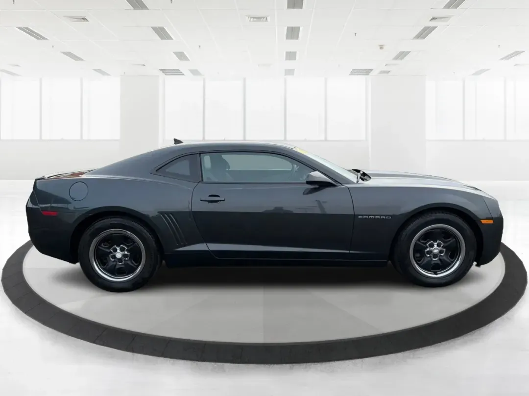 2013 Chevrolet Camaro 2LS (2G1FA1E35D9) with an 3.6L V-6 gasoline direct injection engine, located at 1951 S Dayton Lakeview Rd., New Carlisle, OH, 45344, (937) 908-9800, 39.890999, -84.050255 - Experience the thrill of the open road with the 2013 Chevrolet Camaro 2LS, an exhilarating coupe that effortlessly blends style, performance, and practicality. Ideal for weekend adventures, daily commuting, or simply turning heads as you cruise through Troy, OH, this vehicle is built for those who a - Photo#1