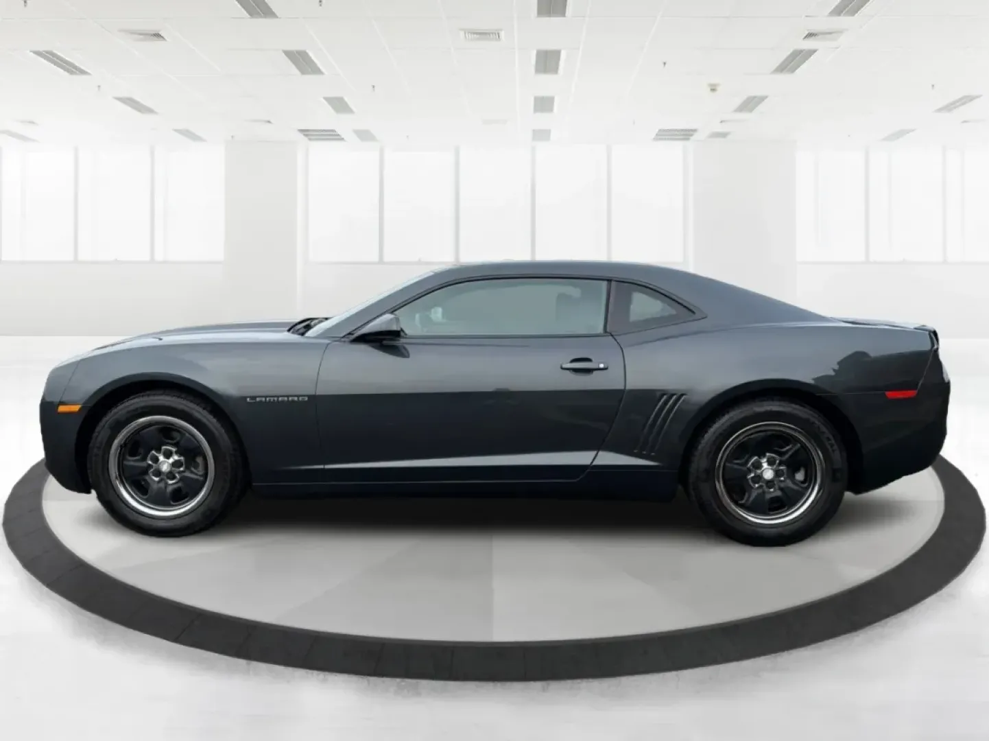 2013 Chevrolet Camaro 2LS (2G1FA1E35D9) with an 3.6L V-6 gasoline direct injection engine, located at 8750 N County Rd 25A, Piqua, OH, 45356, (937) 908-9800, 40.164391, -84.232513 - Experience the thrill of the open road with the 2013 Chevrolet Camaro 2LS, an exhilarating coupe that effortlessly blends style, performance, and practicality. Ideal for weekend adventures, daily commuting, or simply turning heads as you cruise through Troy, OH, this vehicle is built for those who a - Photo#5