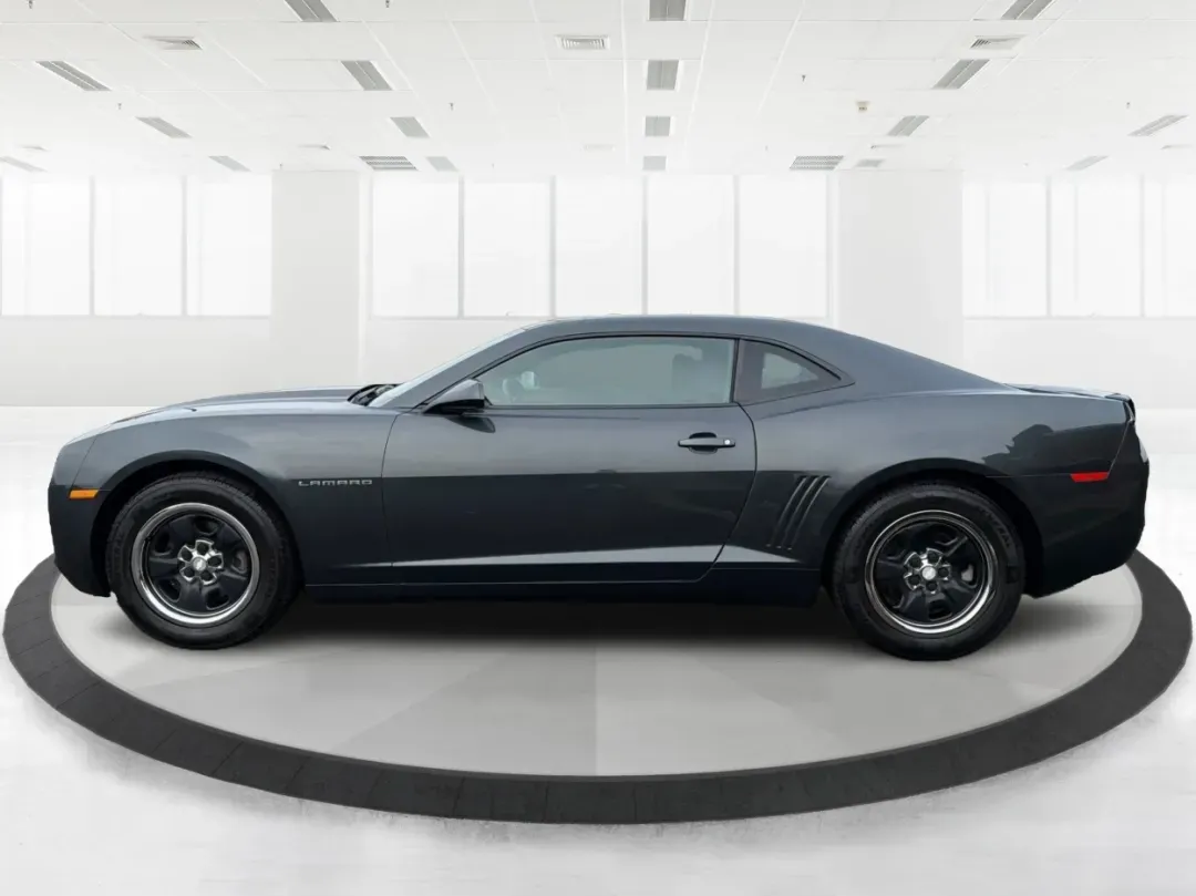 2013 Chevrolet Camaro 2LS (2G1FA1E35D9) with an 3.6L V-6 gasoline direct injection engine, located at 1951 S Dayton Lakeview Rd., New Carlisle, OH, 45344, (937) 908-9800, 39.890999, -84.050255 - Experience the thrill of the open road with the 2013 Chevrolet Camaro 2LS, an exhilarating coupe that effortlessly blends style, performance, and practicality. Ideal for weekend adventures, daily commuting, or simply turning heads as you cruise through Troy, OH, this vehicle is built for those who a - Photo#5