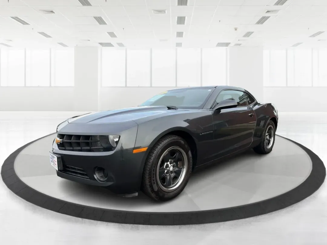 2013 Chevrolet Camaro 2LS (2G1FA1E35D9) with an 3.6L V-6 gasoline direct injection engine, located at 1951 S Dayton Lakeview Rd., New Carlisle, OH, 45344, (937) 908-9800, 39.890999, -84.050255 - Experience the thrill of the open road with the 2013 Chevrolet Camaro 2LS, an exhilarating coupe that effortlessly blends style, performance, and practicality. Ideal for weekend adventures, daily commuting, or simply turning heads as you cruise through Troy, OH, this vehicle is built for those who a - Photo#8