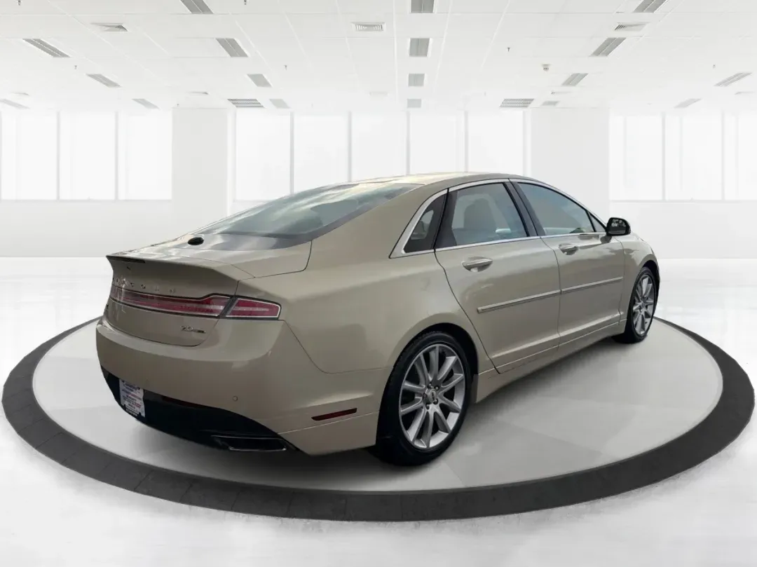 2016 Lincoln MKZ Base (3LN6L2G96GR) with an Other engine, located at 880 E. National Road, Vandalia, OH, 45377, (937) 908-9800, 39.891918, -84.183594 - **Elevate Your Commuting Experience with the 2016 Lincoln MKZ at Advantage Car and Credit - Vandalia!**<br /> <br /> Are you ready to transform your daily commute into a luxurious experience? The 2016 Lincoln MKZ is the perfect blend of sophistication and performance, ideal for those who refuse to c - Photo#2