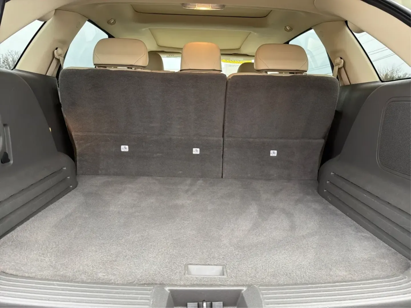 2008 Lincoln MKX Base (2LMDU88CX8B) with an Other engine, located at 1184 Kauffman Ave, Fairborn, OH, 45324, (937) 908-9800, 39.807072, -84.030914 - **Discover Luxury and Comfort with the 2008 Lincoln MKX at Advantage Car and Credit in Fairborn, OH!**<br /> <br /> Are you in the market for a vehicle that seamlessly combines elegance, comfort, and reliability? Look no further than the stunning 2008 Lincoln MKX available at Advantage Car and Credi - Photo#11