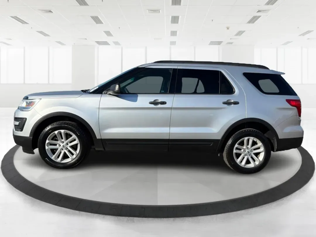 2017 Ford Explorer Base (1FM5K8BH9HG) with an Other engine, located at 880 E. National Road, Vandalia, OH, 45377, (937) 908-9800, 39.891918, -84.183594 - **Discover Adventure with the 2017 Ford Explorer at Advantage Car and Credit in Piqua, OH!** <br /> <br /> Are you ready to take your family adventures or weekend getaways to the next level? The 2017 Ford Explorer is the perfect companion for those who crave exploration, comfort, and reliability. Wi - Photo#5